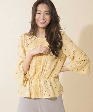 J.FERRY タックレースプリントブラウス