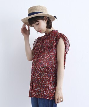 merlot フラワー柄シフォンフリルノースリーブブラウス