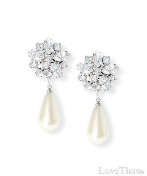 LoveTiara ブルームパールイヤリング／ピアス