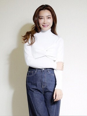 LADYMADE フロントツイストリブニット