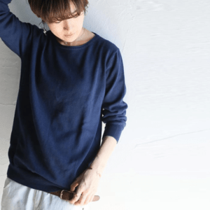antiqua コーデの軸となる、ベストな一着を。綿ニットトップス