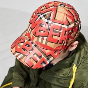 BURBERRY グラフィティプリント ヴィンテージチェック ベースボールキャップ