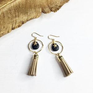 Brooklyn Charm スターブラックオニキス×スエードタッセルラウンドラフフープフックピアス(4780J0129)