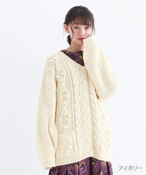 merlot ポンポン付ケーブル編みミドル丈カーディガン