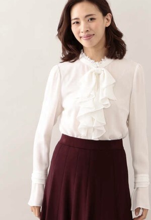 TO BE CHIC トリアセツイルフリルブラウス