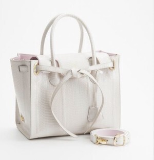A.D.M.J. 18SA01022-BUCCATA/WHITE PEARLIZED BUCCATA COVERED CONCLUSION TOTEBAG 28cm