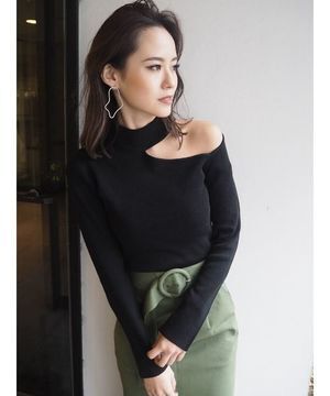 MURUA ショルダーカットタートルニット
