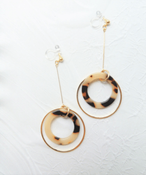 mia trim 【m-149E BE】サークルアクリルイヤリング
