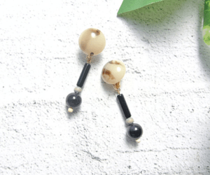mia trim 【m-057E?】ウッドアクリルイヤリング