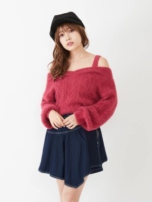 CECIL McBEE 肩開きフェザーヤーンニット