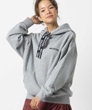 MILKFED. LOGO TAPE HOODIE