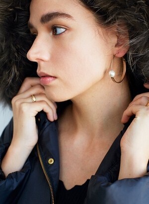 ROOM slide pearl hoop pierce