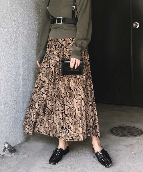 AMERI VINTAGE PYTHON PLEATS SKIRT