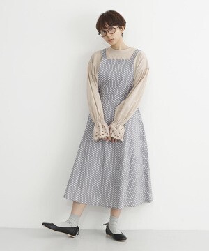 merlot ドット柄エプロンワンピース