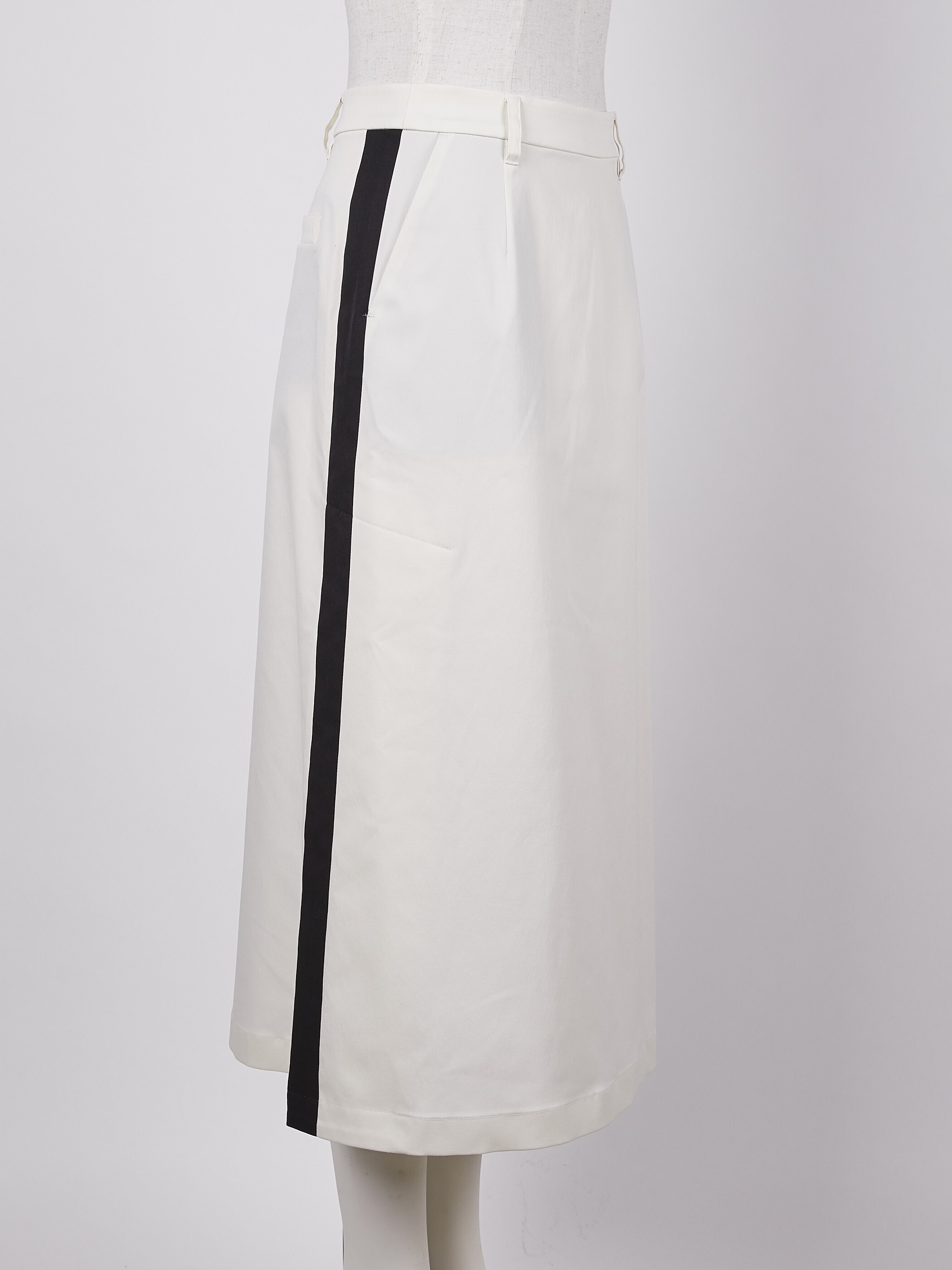 my panda side line slit skirt