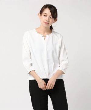 THE SUIT COMPANY 【ハンドウォッシュ】ベネシャン キーネックチェーンフロントタック8分袖ブラウス
