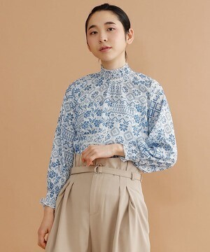 merlot クロスステッチパッチワークシャーリングブラウス