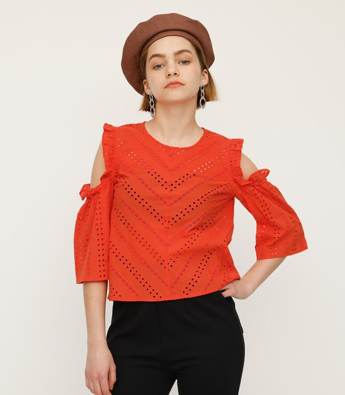 SLY OPEN SHOULDER SCALLOP TOPS