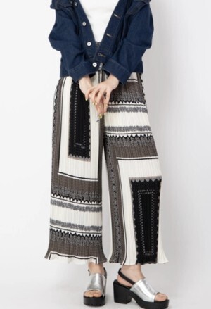 CECIL McBEE アラベスク柄プリーツワイドパンツ