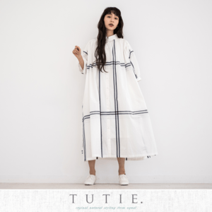 TUTIE. コットンドビーパネルチェックギャザーワンピース