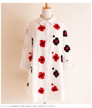 Sawa a la mode レッドとブラックの花刺繍Aラインブラウス