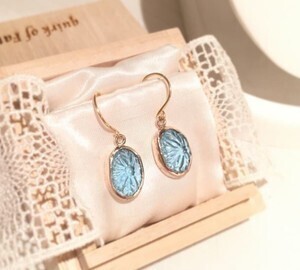 Ame blanche 楕円形 ブルートパーズ イヤリング