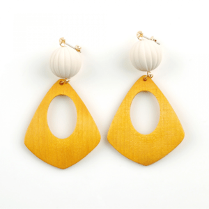 cream dot ウッドピアス/イヤリング