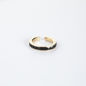 HIROTAKA Black Sapphire Ear Cuff