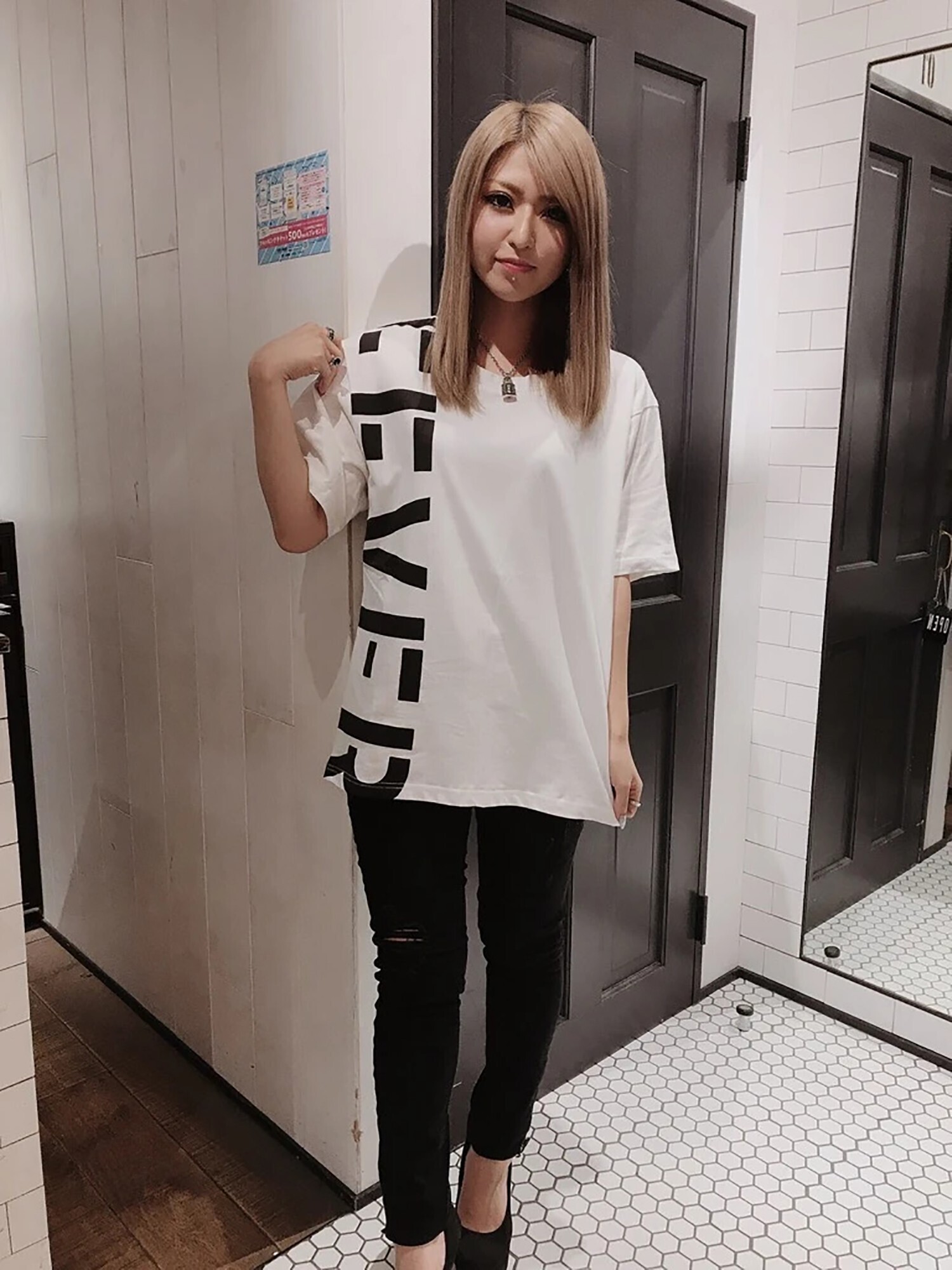 ROGER AND RAW BackフロッキープリントT
