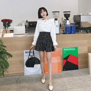 MERONGSHOP フェイクパールポイントフリルオフショルブラウス