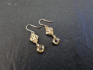 Ancrea K18Y Yellow Sapphire&Tanzanite Pierce
