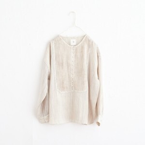 maison de soil Tone wool Tone wool crew neck bosom shirt