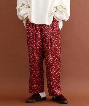 merlot ひょうの花柄サテンワイドパンツ