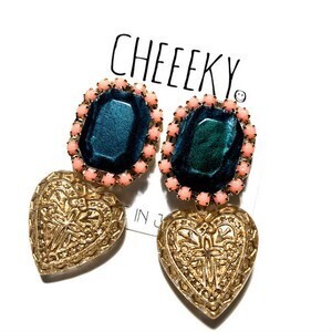 CHEEEKY 大きな緑の宝石ピアス