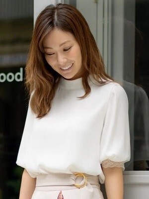 TONAL ハイネックレースカフスブラウス