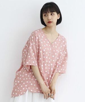 merlot ドット柄Ｖネックルーズシャツ