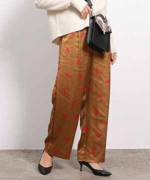 ROPE’ mademoiselle 【designe par Emily Marant】リップ柄プリントタックパンツ