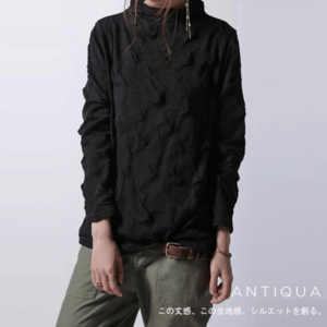 antiqua 印象的に。立体柄デザインに惹かれる。ボトルネック変形ドット柄トップスke-03093