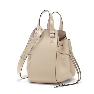 LOEWE ハンモックDWミディアムバッグ Light Oat