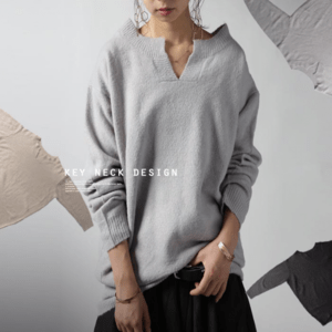antiqua ★新定番ネックライン。キーネックで変化をつける。ブークレリブ切替ニット。na-00148