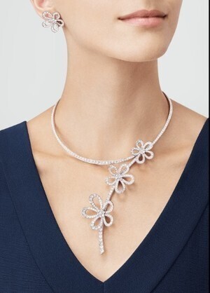 Van Cleef & Arpels フラワーレース ネックレス