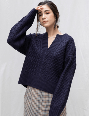 Audrey and John Wad キーネックケーブルニットプルオーバー