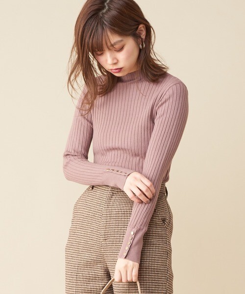 natural couture 袖金ボタンプチハイ変形リブニット