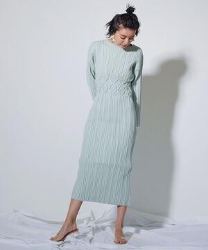 LADYMADE ウエストスモッキングリブニットワンピース