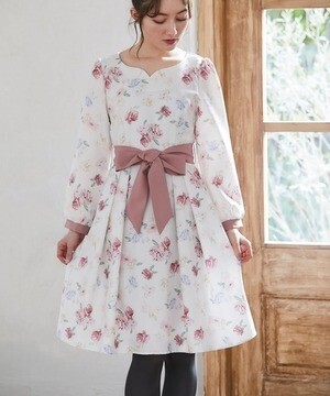 tocco ウエストりぼん付きハートネックフラワープリントワンピース