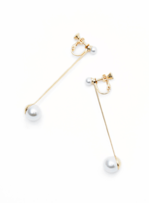 ROOM drip pearl earring