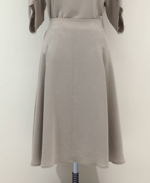 LAPINE BLEUE バックサテンフレアースカート