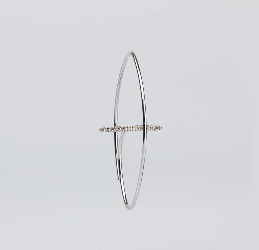 Hirotaka Gossamer Floating Diamond Bar Oval Earring