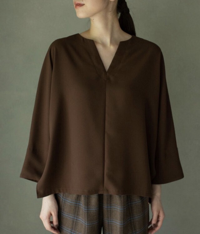 MARECHAL TERRE 〈N_〉Vネックプルオーバートップス