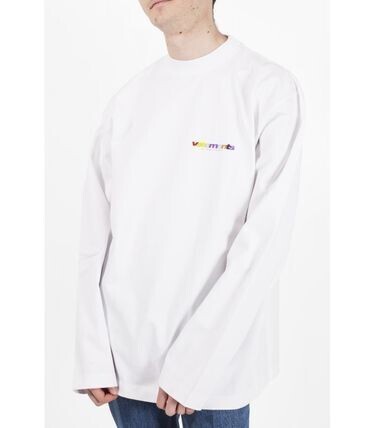 VETEMENTS ロゴTシャツ
